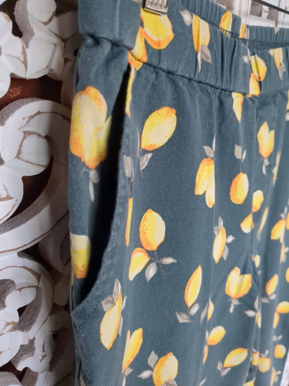 Vintage Pants with Lemon Motif - Picture 3 of 11